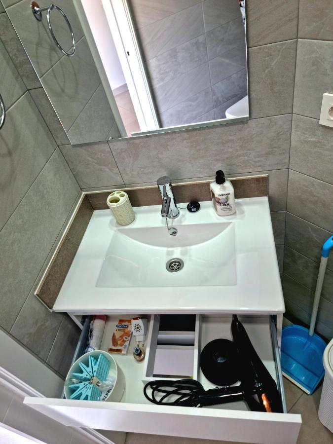 Apartamentos Elemar Free Luggage Storage Малага Экстерьер фото