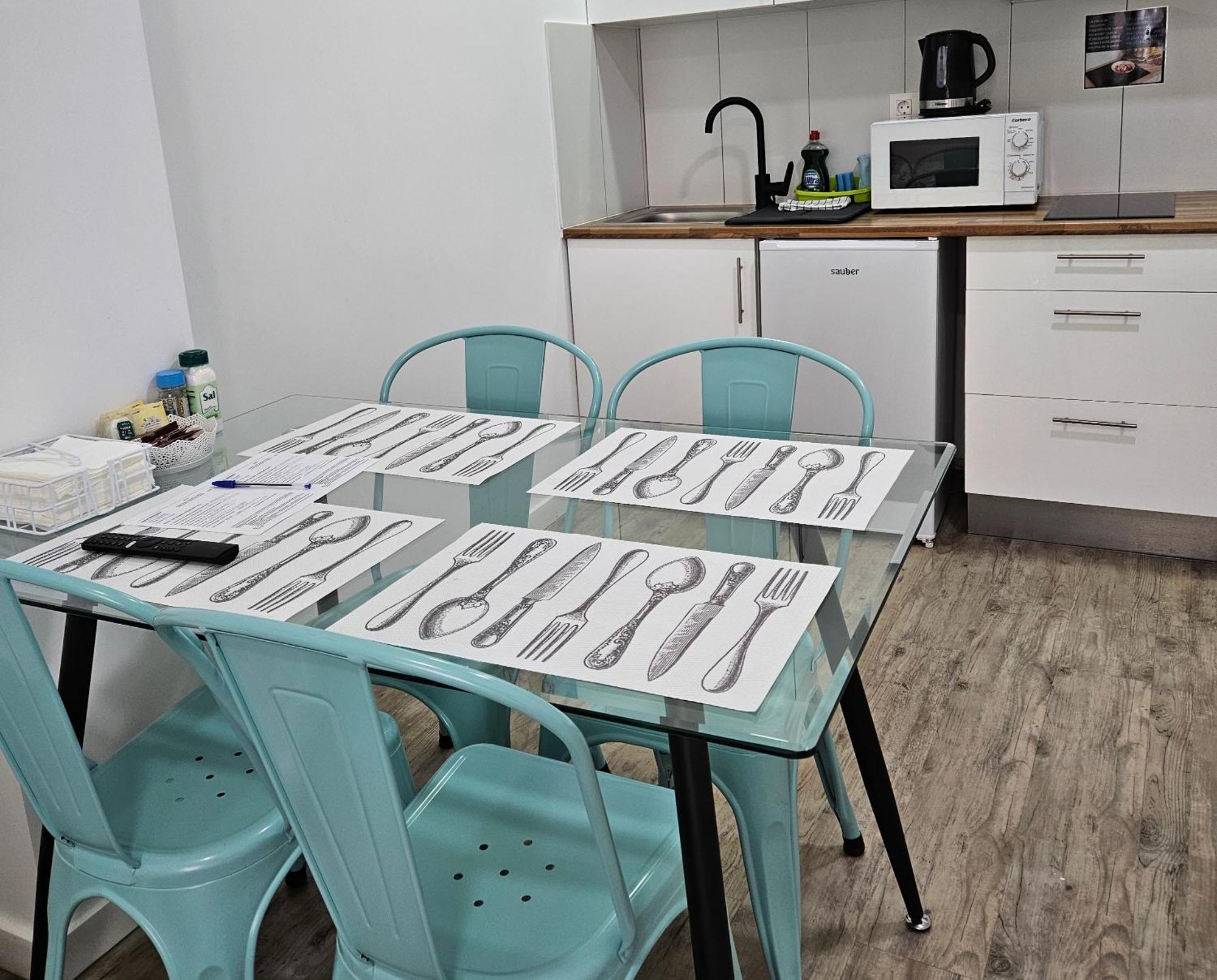 Apartamentos Elemar Free Luggage Storage Малага Экстерьер фото