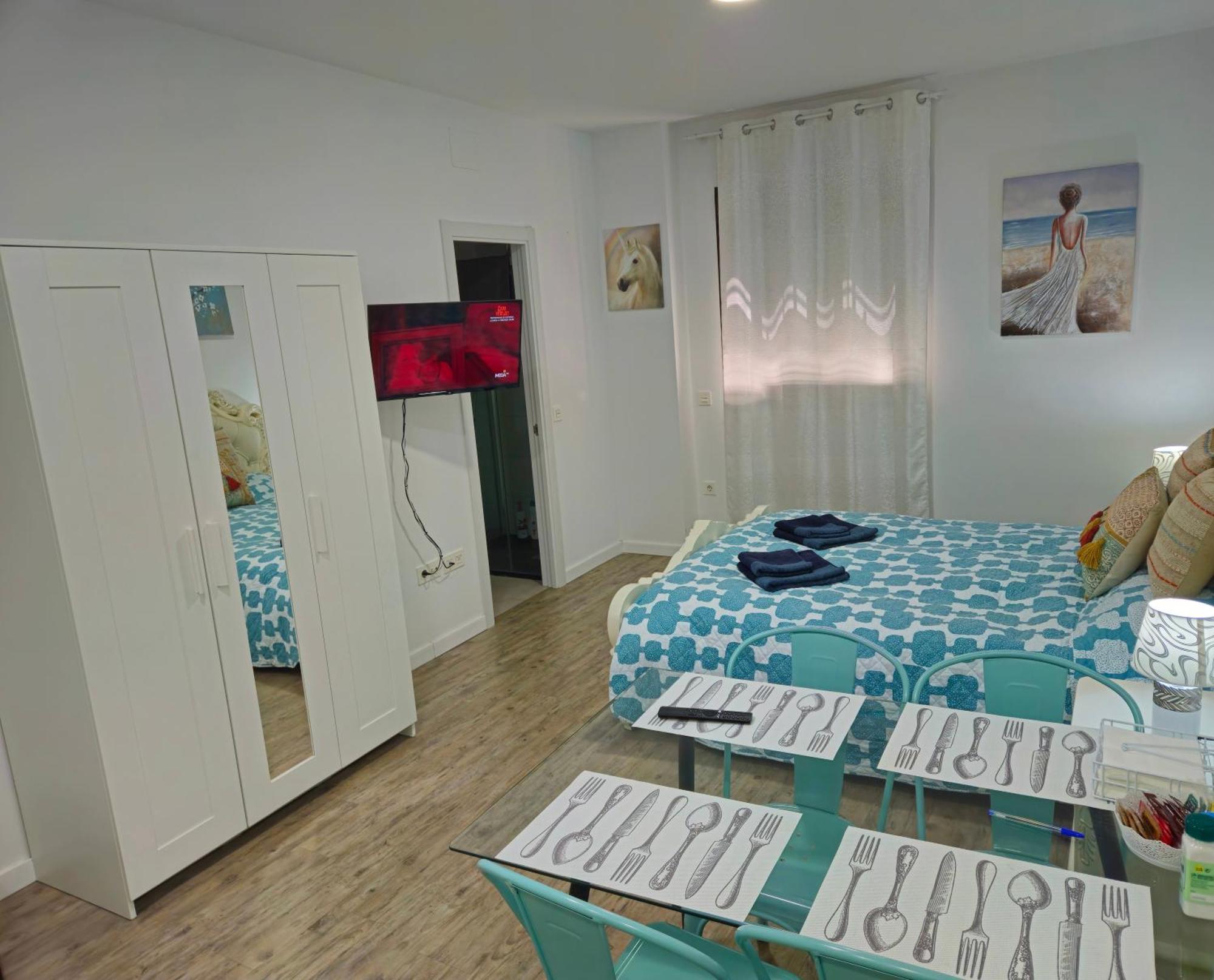 Apartamentos Elemar Free Luggage Storage Малага Экстерьер фото